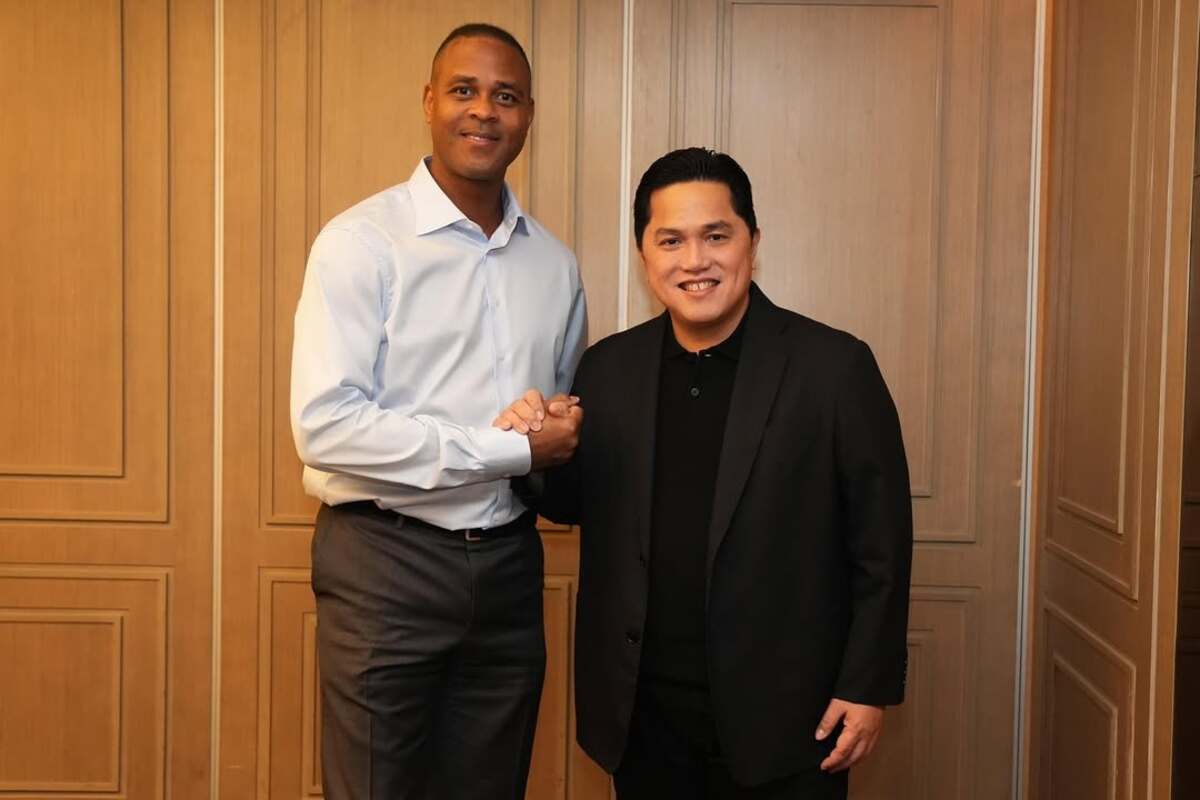 Patrick Kluivert (kiri) dan Ketua Umum PSSI Erick Thohir (kanan)