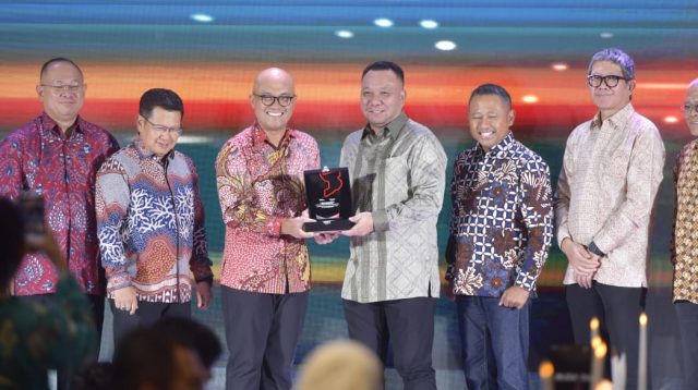 Mewakili Menteri Pemuda dan Olahraga Republik Indonesia (Menpora RI), Direktur Utama LPDUK (Lembaga Pengelola Dana dan Usaha Keolahragaan) Kemenpora Ferry Kono, menghadiri Appreciation Night Pertamina Grand Prix of Indonesia 2024 di Glass House, Hutan Kota By Plataran, Jakarta, Jumat (7/2) malam.(foto:bagus/kemenpora.go.id)