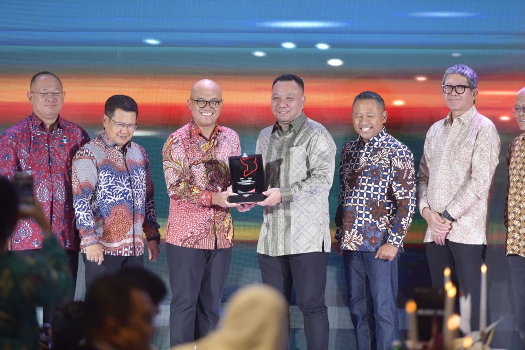 Mewakili Menteri Pemuda dan Olahraga Republik Indonesia (Menpora RI), Direktur Utama LPDUK (Lembaga Pengelola Dana dan Usaha Keolahragaan) Kemenpora Ferry Kono, menghadiri Appreciation Night Pertamina Grand Prix of Indonesia 2024 di Glass House, Hutan Kota By Plataran, Jakarta, Jumat (7/2) malam.(foto:bagus/kemenpora.go.id)